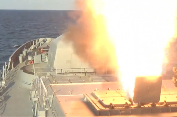 1 Mat Tran Phia Dong Ukraine Nong Bong