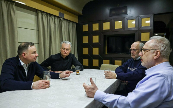 1 Bon Tong Thong Chau Au Cung Toi Kiev