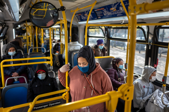 1 My Gia Han Quy Dinh Bat Buoc Deo Khau Trang Tren Phuong Tien Cong Cong