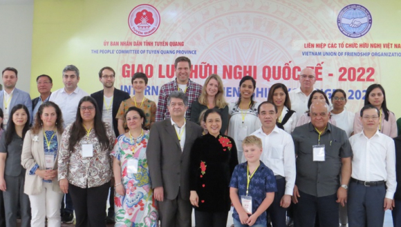 1 Cac Nha Ngoai Giao Quoc Te Tham Di Tich Thu Do Khang Chien Cua Viet Nam