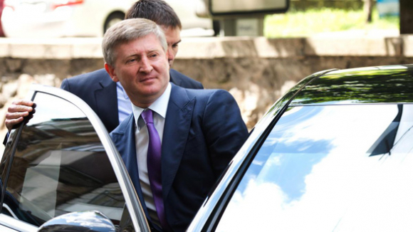 1 Nguoi Giau Nhat Ukraine Hua Bo Tien Tai Thiet Mariupol