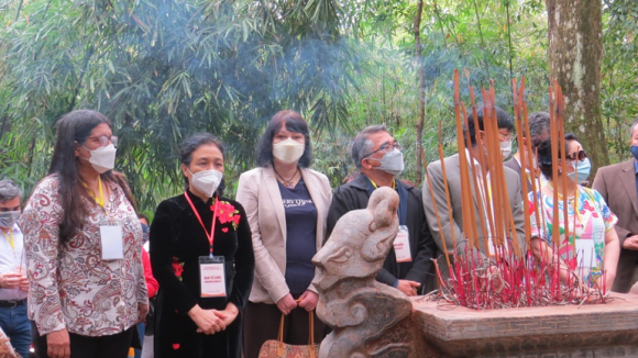 6 Cac Nha Ngoai Giao Quoc Te Tham Di Tich Thu Do Khang Chien Cua Viet Nam