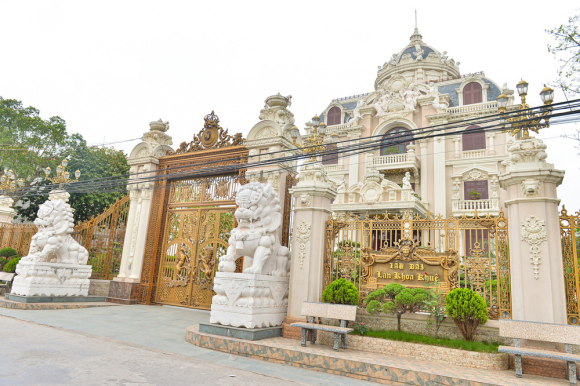 1 Ve Lang Ty Phu O Nam Dinh Ngam Nhung Toa Lau Dai Moc San Sat Nghe Chuyen Con Trai Xay Dinh Thu Tang Bo Me