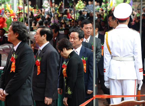 2 Hang Loat Tien Si Thac Si Giay Ra Lo Vi Dau Nen Noi