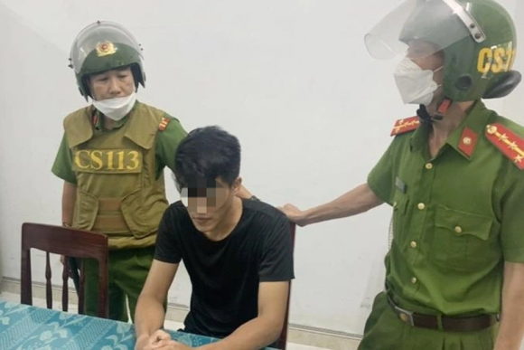 1 Giai Cuu Co Gai Bi Nguoi Tinh Danh Dap Trong Can Nha Khoa Kin