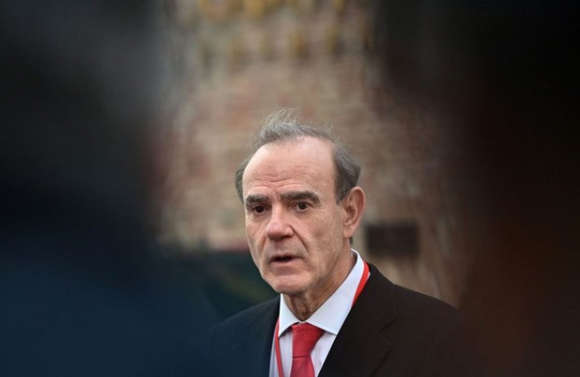 1 Quan Chuc Eu Tro Ve Tu Iran Bi Canh Sat Tam Giu Tai San Bay Duc