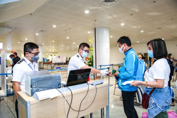 1 Tu 0h Ngay 155 Nguoi Nhap Canh Vao Viet Nam Khong Phai Xet Nghiem Covid 19