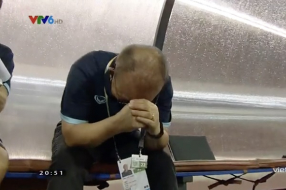 1 Hlv Park Hang Seo Guc Khoc Khi U23 Viet Nam Gianh Hcv Sea Games 31 Thay Da Vat Va Roi