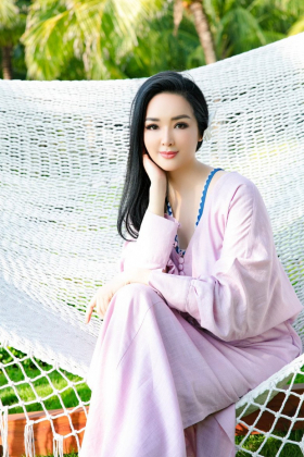 2 Hoa Hau Viet Nam Khong Nguoi Ke Nhiem Cham An Chay Va Ngoi Thien 51 Tuoi Mat Khong Nep Nhan