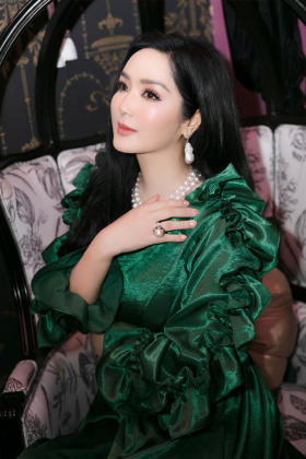 3 Hoa Hau Viet Nam Khong Nguoi Ke Nhiem Cham An Chay Va Ngoi Thien 51 Tuoi Mat Khong Nep Nhan