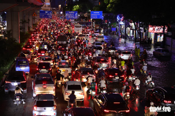 7 Duong Pho Ha Noi Hon Loan Un Tac Dai Sau Con Mua 160mm Hiem Gap