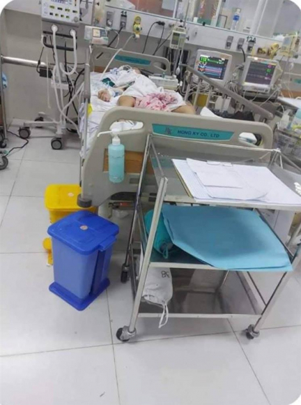 2 Be Gai Hon Me Sau Mo Viem Ruot Thua Gia Dinh De Nghi Khoi To