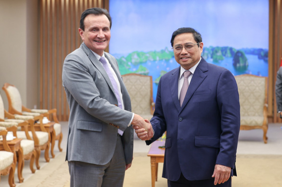 1 Hang Duoc Astrazeneca Muon Trong Rung O Viet Nam