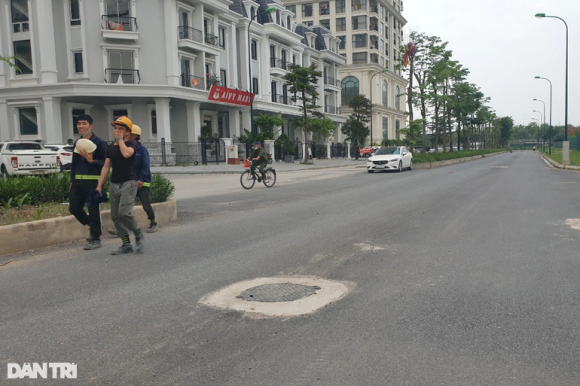 1 Con Duong Di La So Thut Ho O Ha Noi Da Co Nap Cong