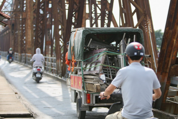 3 Ha Noi Diem Mat 8 Camera Phat Nguoi Tren Cau Long Bien