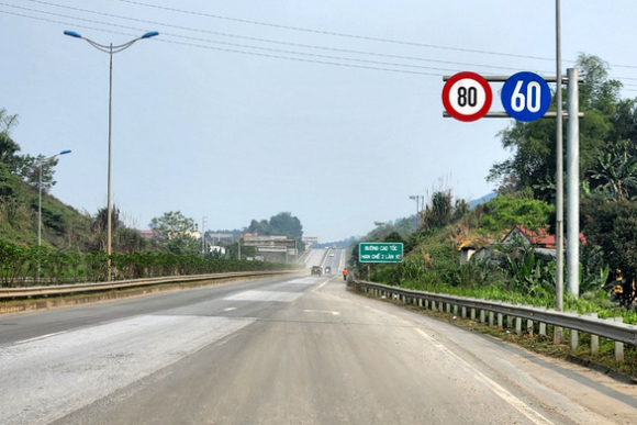 1 Vec De Xuat Mo Rong Gan 83 Km Duong Cao Toc Noi Bai   Lao Cai  Tu 2 Lan Len 4 Lan Xe