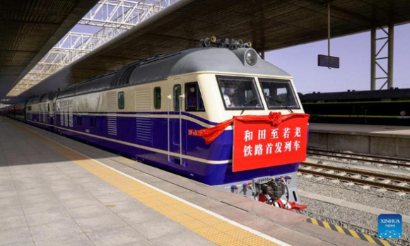 3 Trung Quoc Xay Duong Sat Dai 2712 Km Tren Sa Mac Ra Sao