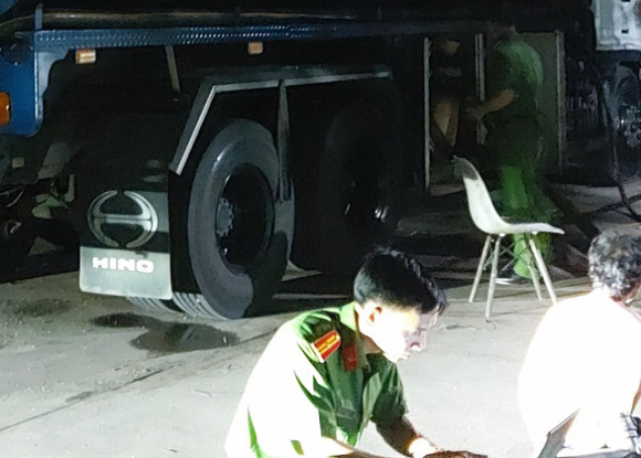 1 Canh Sat Phong Toa Kham Xet Mot Cay Xang O Ba Ria   Vung Tau
