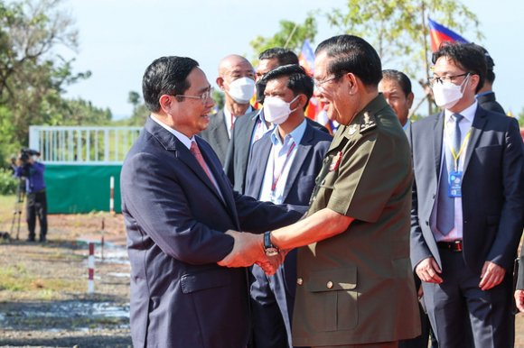 2 Thu Tuong Hun Sen Bua Com Dau Tien Nguoi Viet Cho Toi Bang Ca Tram Ca Ngan Tan Gao Hom Nay