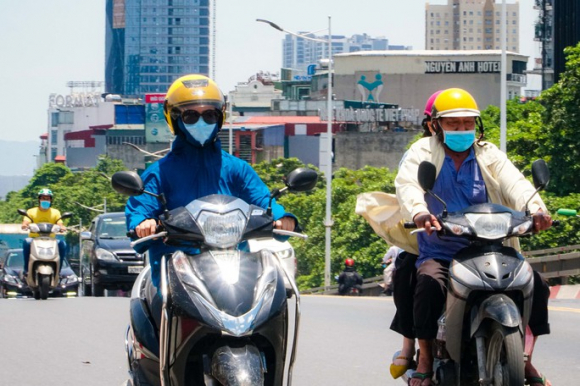 3 Nguoi Dan Ha Noi Chong Choi Nang Nong Bong Rat Gan 40 Do C