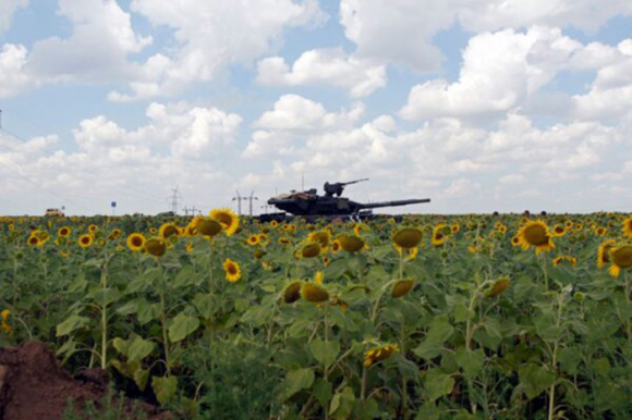 2 Uc Do Bo Thue Quan Doi Voi Hang Nhap Cang Cua Ukraine