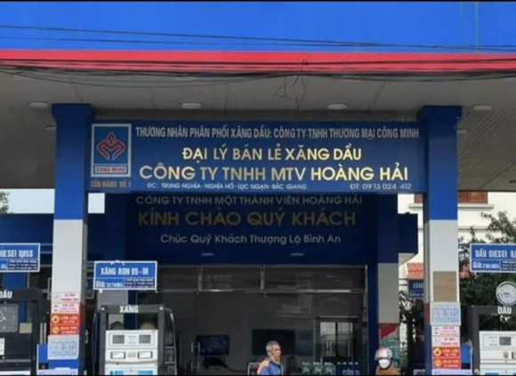 2 On Ao Vu Chi 500000 Dong Mua Xang Hut Ra Chi Duoc 95 Lit