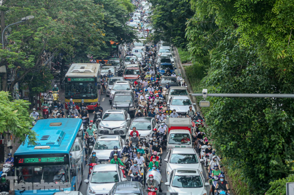 8 Duong Pho Ha Noi Tac Khong Loi Thoat Sau Con Mua Tam Ta