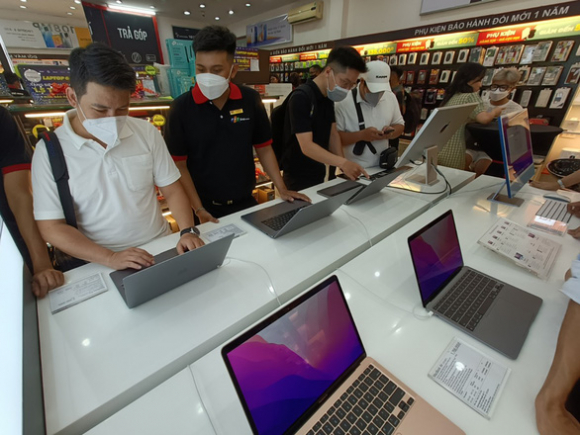 1 Them Macbook Apple Watch Sap Duoc San Xuat Tai Viet Nam