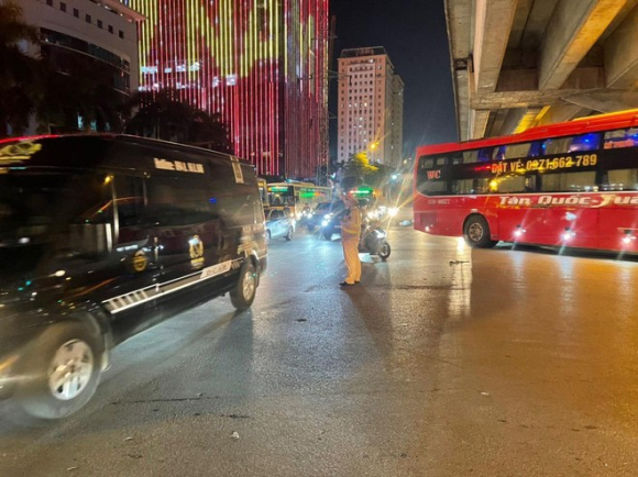 6 Un Un Tung Doan Nguoi Roi Thu Do Trong Dem Ve Que Nghi Le 2 9