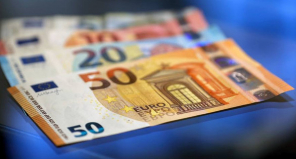 1 Lan Dau Tien Trong 20 Nam Euro Re Hon Usd