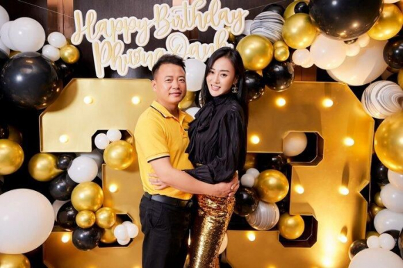 3 Them Khoanh Khac Shark Binh Tinh Tu Ben Phuong Oanh Suot Buoi Tiec Gioi Thieu Ban Gai Trong Su Ho Reo