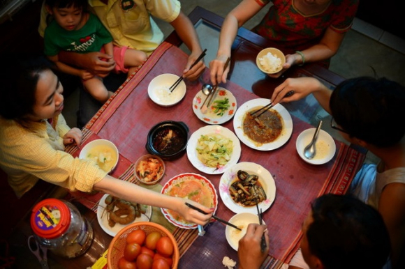 1 Toi Di Ung Voi Thoi Quen An Chung Cua Nhieu Nguoi Viet