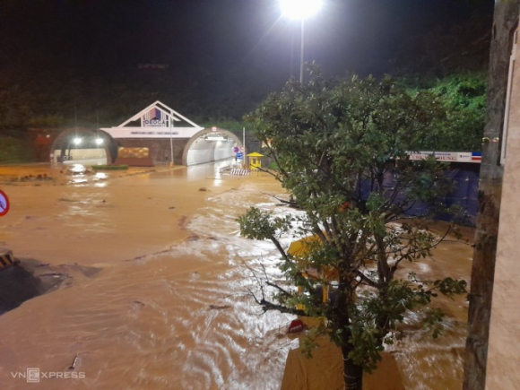 5 Da Nang Ngap Mot Met Nhieu Nguoi Dan Keu Cuu