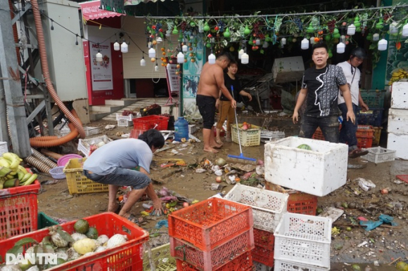 5 Nguoi Da Nang Khoc Nghen Sau Mua Lu Nuoc Cuon Troi Het That Roi