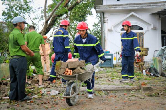 8 Hue Hang Hoa Bi Lu Nhan Chim Tieu Thuong Khoc Nghen