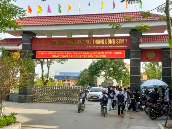 1 Phu Huynh O Thanh Hoa Ngo Ngang Khi Truong Thu 10 Trieu Dong Dau Nam Hoc