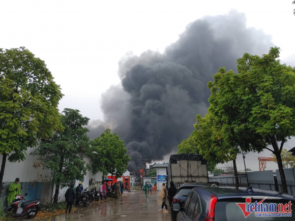 2 Chay Kho O Ha Noi Khoi Boc Ngun Ngut Co Nguoi Thiet Mang