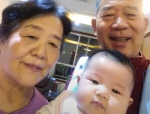 2 Cuoc Song Cua Vo Chong U70 Sinh Con Tung Bi Gia Dinh Phan Doi O Trung Quoc