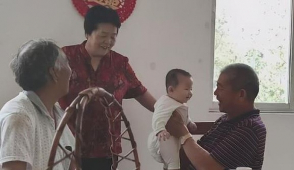 3 Cuoc Song Cua Vo Chong U70 Sinh Con Tung Bi Gia Dinh Phan Doi O Trung Quoc