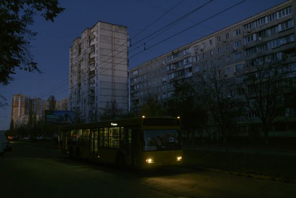 1 Nguoi Kiev Chat Vat Trong Bong Toi