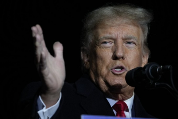 1 Ong Trump Noi Sap Dua Ra Thong Bao Rat Quan Trong