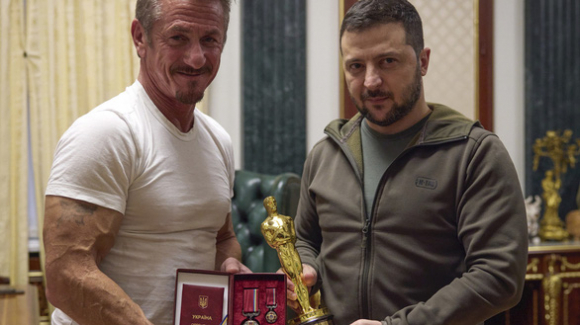 1 Ong Zelensky Duoc Dien Vien Sean Penn Trao Tuong Oscar
