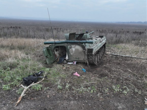 2 Dac Nhiem Ukraine Phuc Kich Doan Xe Quan Su Cua Nga Tai Donetsk