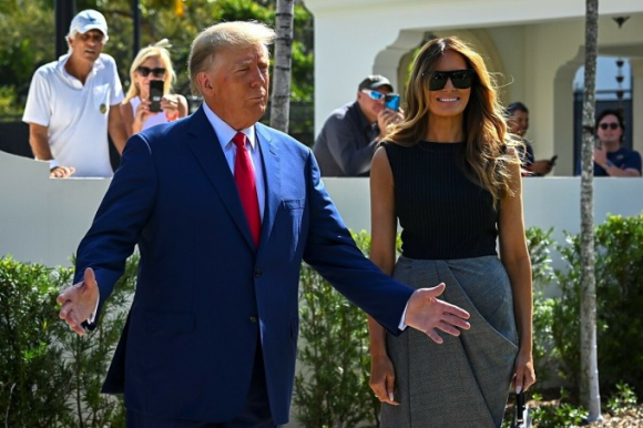 1 Ong Trump Xin Loi Vo Vi Tin Don Bau Cu