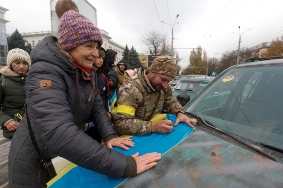 1 Ukraine Ban Ve Tau Tuong Trung Toi Cac Thanh Pho Nga Kiem Soat