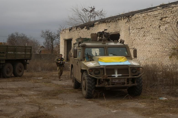2 Ukraine Dieu Xe Tang Va Trong Phao Chuan Bi Phan Cong Lon O Mien Dong