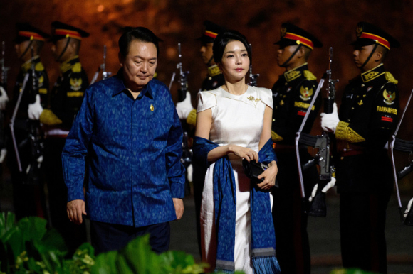 2 De Nhat Phu Nhan Han Quoc Gay Tranh Cai Vi Anh Be Benh Nhi
