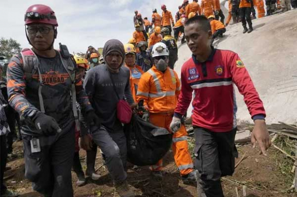 1 Dong Dat Indonesia Thuong Vong Len Gan 1300 Bao Cao Dau Long Tu 51 Truong Hoc