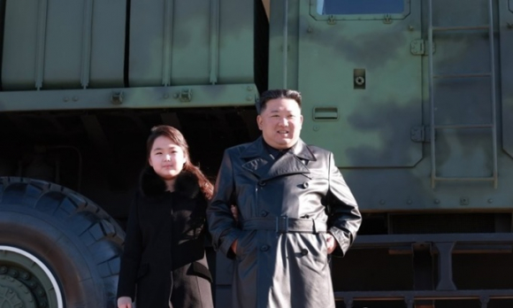 1 Ong Kim Jong Un Lan Thu Hai Xuat Hien Cung Con Gai