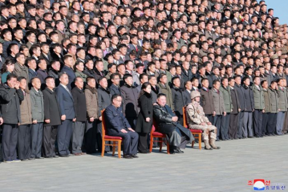 6 Con Gai Ong Kim Jong Un Tuoi Cuoi Ben Cha Trong Chuyen Thi Sat